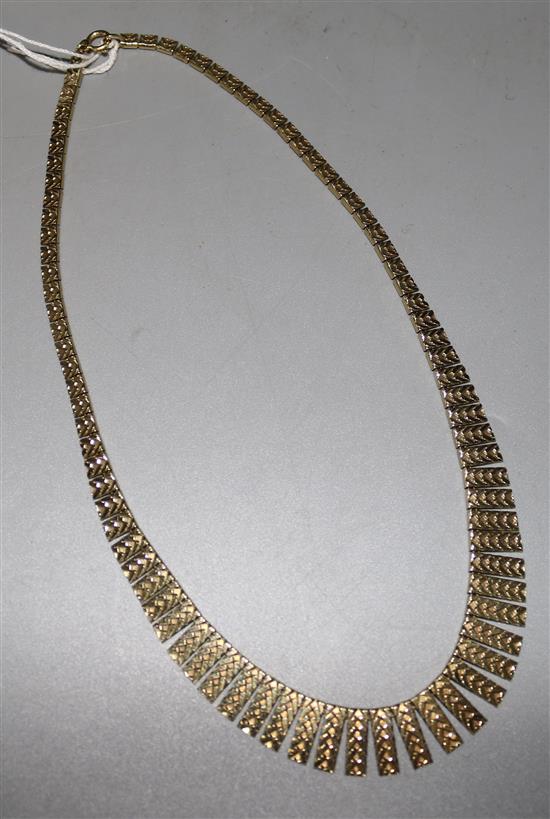 A stylish 14ct gold fringe necklace, approx. 16in.